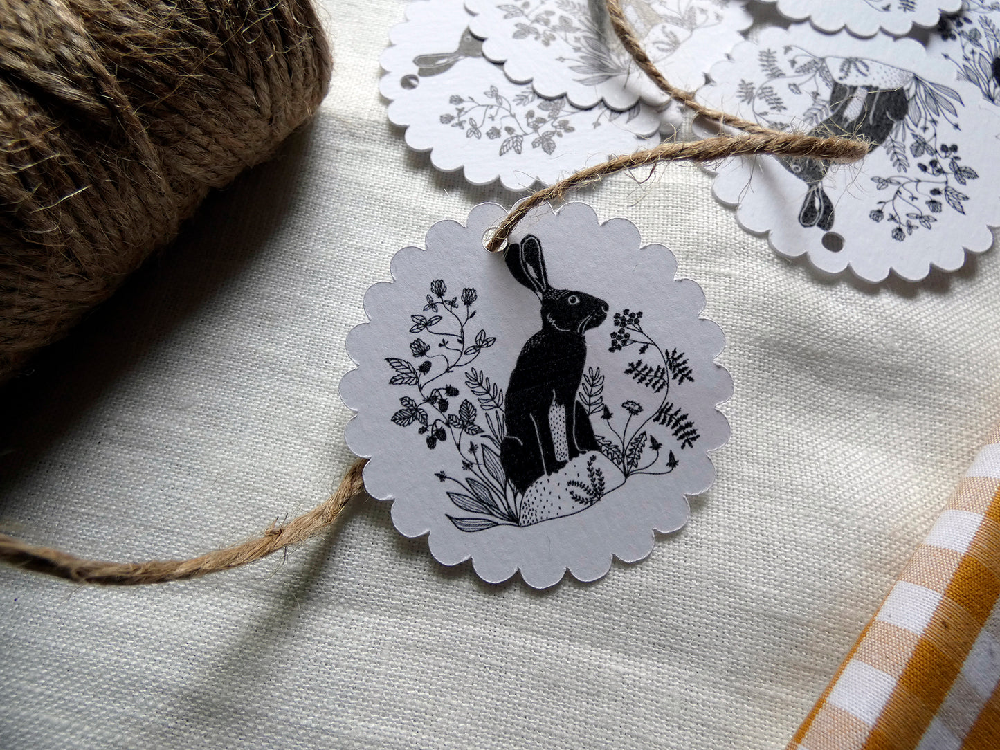 Etiquettes cadeau lièvre noir